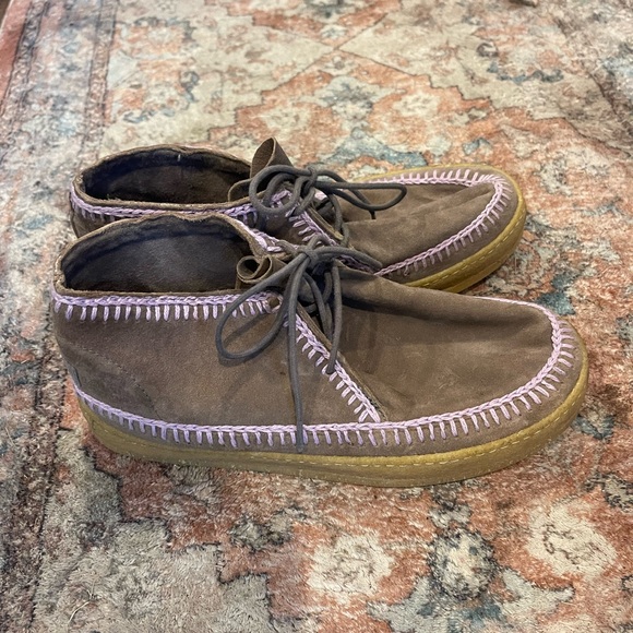 Laidback London Shenje Suede Lace-Up Chukka Booties Gray - Purple Crochet Detail - Picture 4 of 7